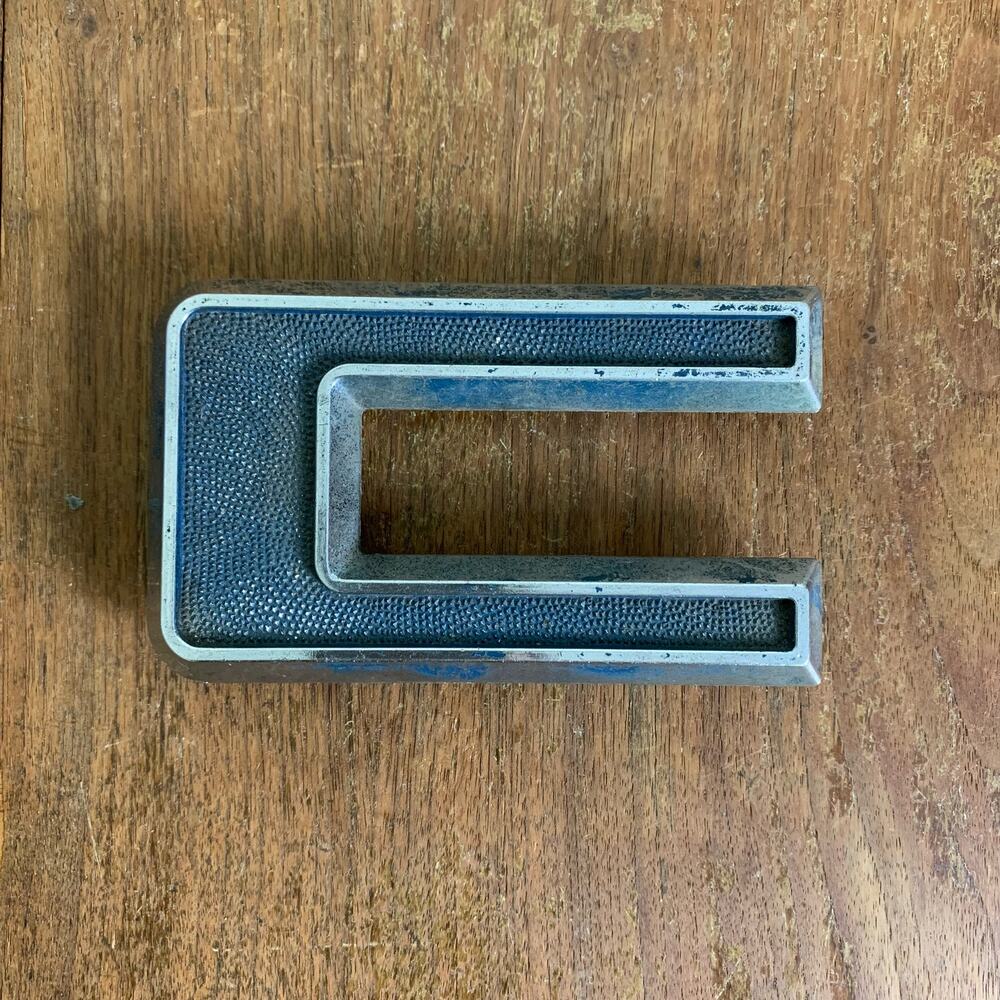 Mack 4MR333P3 "C" letter emblem‎ Name Plate VINTAGE Silver Chrome Replacement